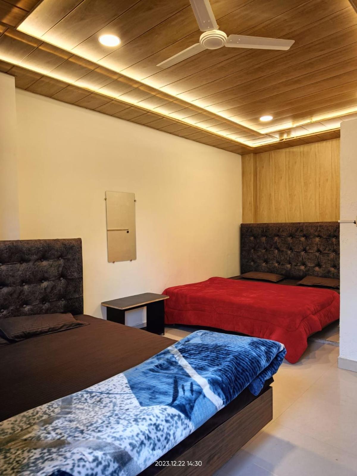 Pallav Guest House Uddzsaín Kültér fotó