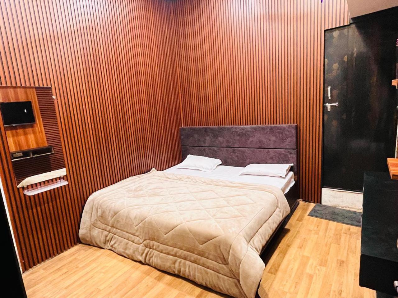 Pallav Guest House Uddzsaín Kültér fotó
