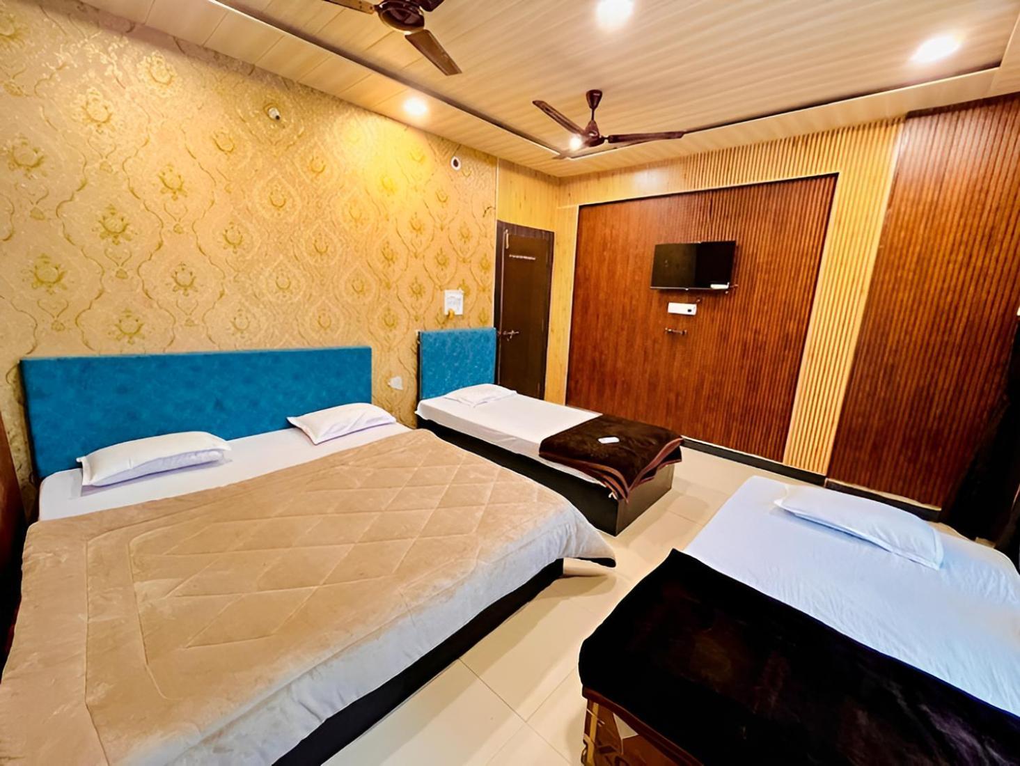 Pallav Guest House Uddzsaín Kültér fotó