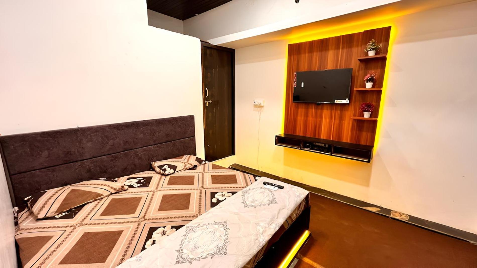 Pallav Guest House Uddzsaín Kültér fotó