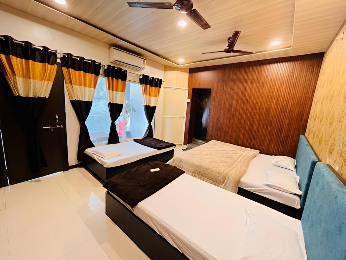 Pallav Guest House Uddzsaín Kültér fotó