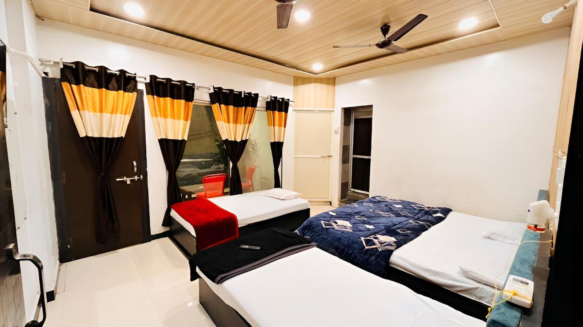 Pallav Guest House Uddzsaín Kültér fotó